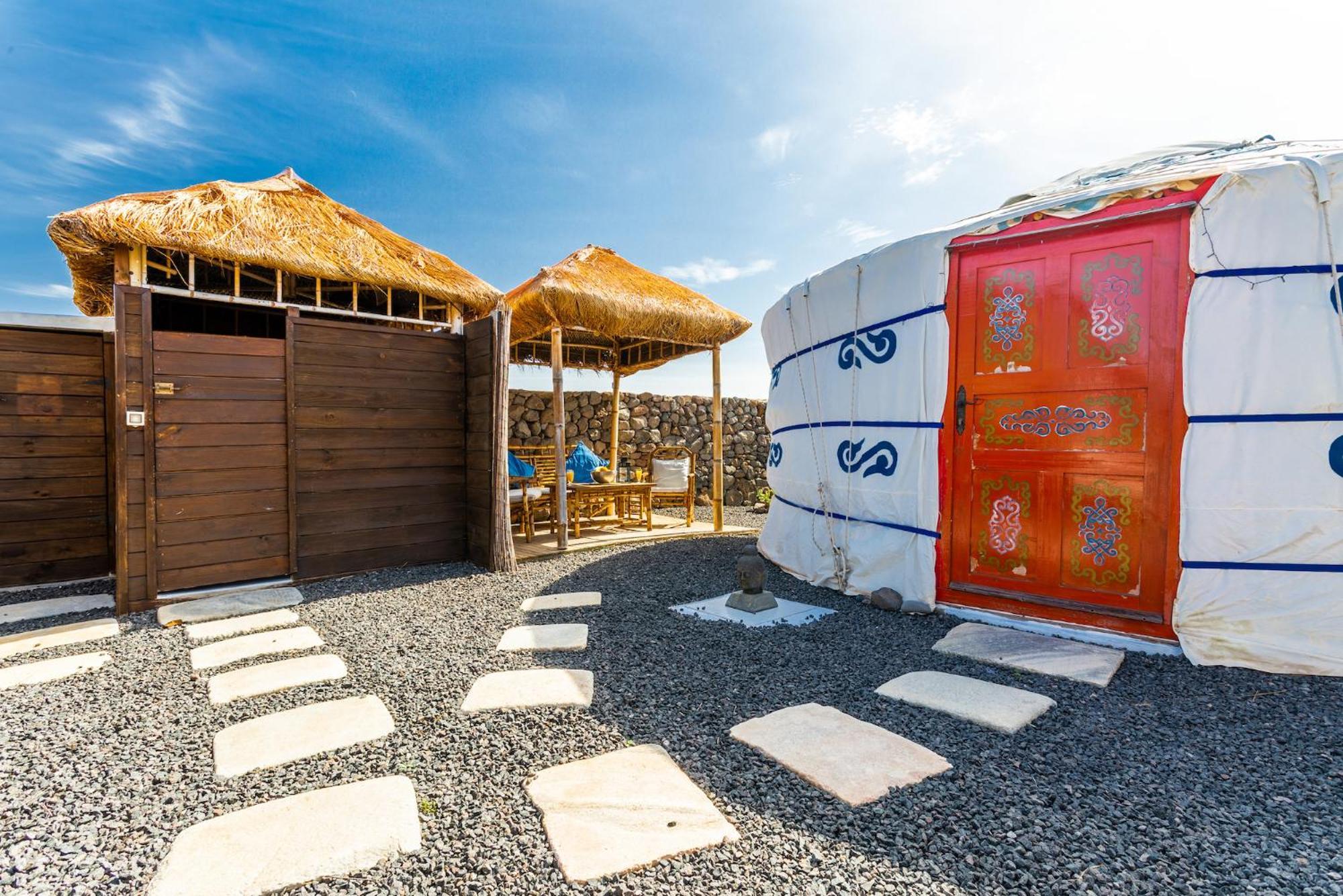 Finca De Arrieta Village - Yurts And Stone Cottages - Shared Pool - Walking Distance To Arrieta Beach - Eco Friendly Tabayesco Exterior foto